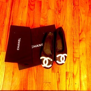 Chanel interlocking Cc quilted round toe flats